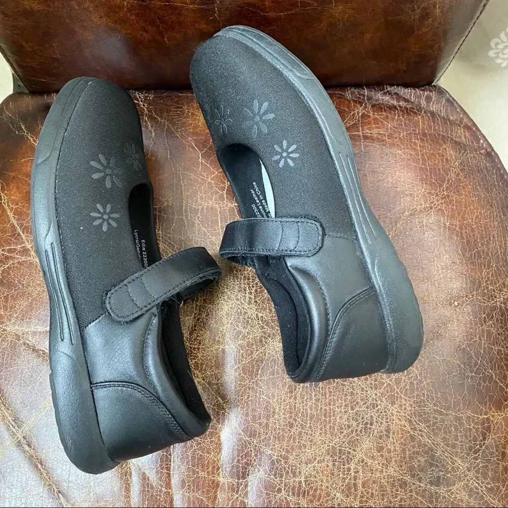 NWOB! Ped-Lite black light weight shoes 9.5W